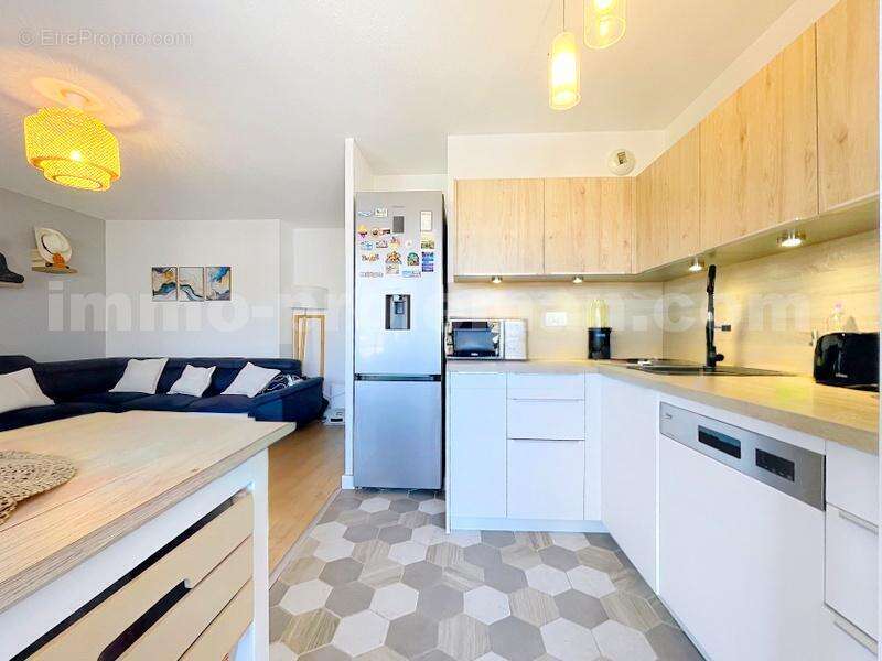 Appartement_T3_Ville-la-Grand_hyper_centre__proche_frontieres_Suisse_Commerces_Ecoles_Bus_Ceva_Tram_Gare_Cuisine_sejour_ - Appartement à VILLE-LA-GRAND