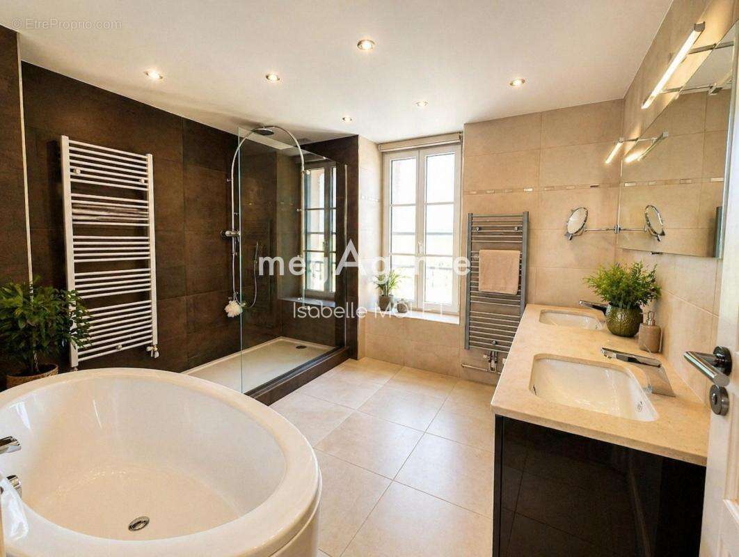 Maison de caractère de 10 pièces avec piscine - photo 12