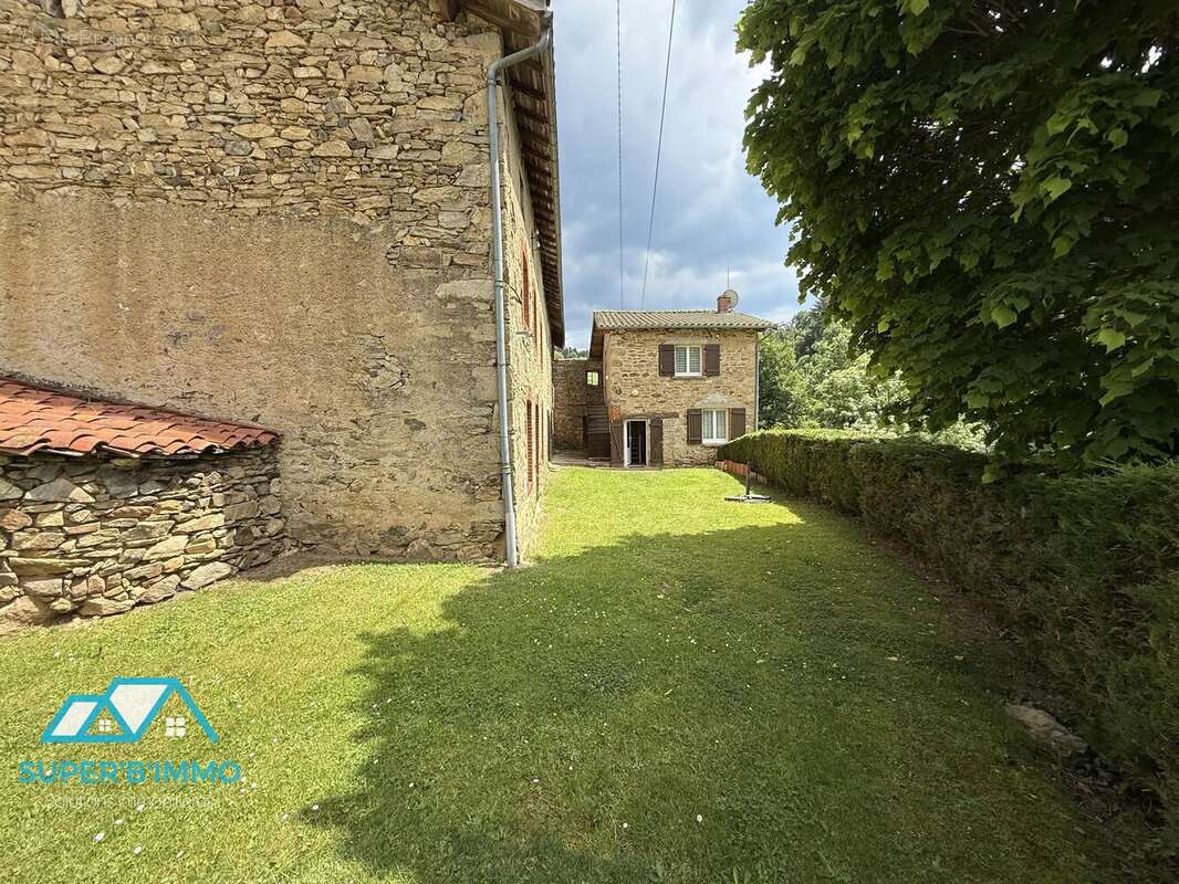Maison à CHAMPAGNAC-LE-VIEUX