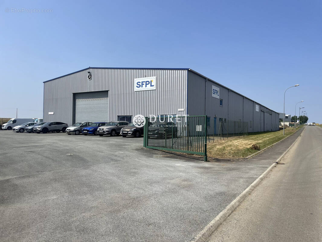 Commerce à FONTENAY-LE-COMTE