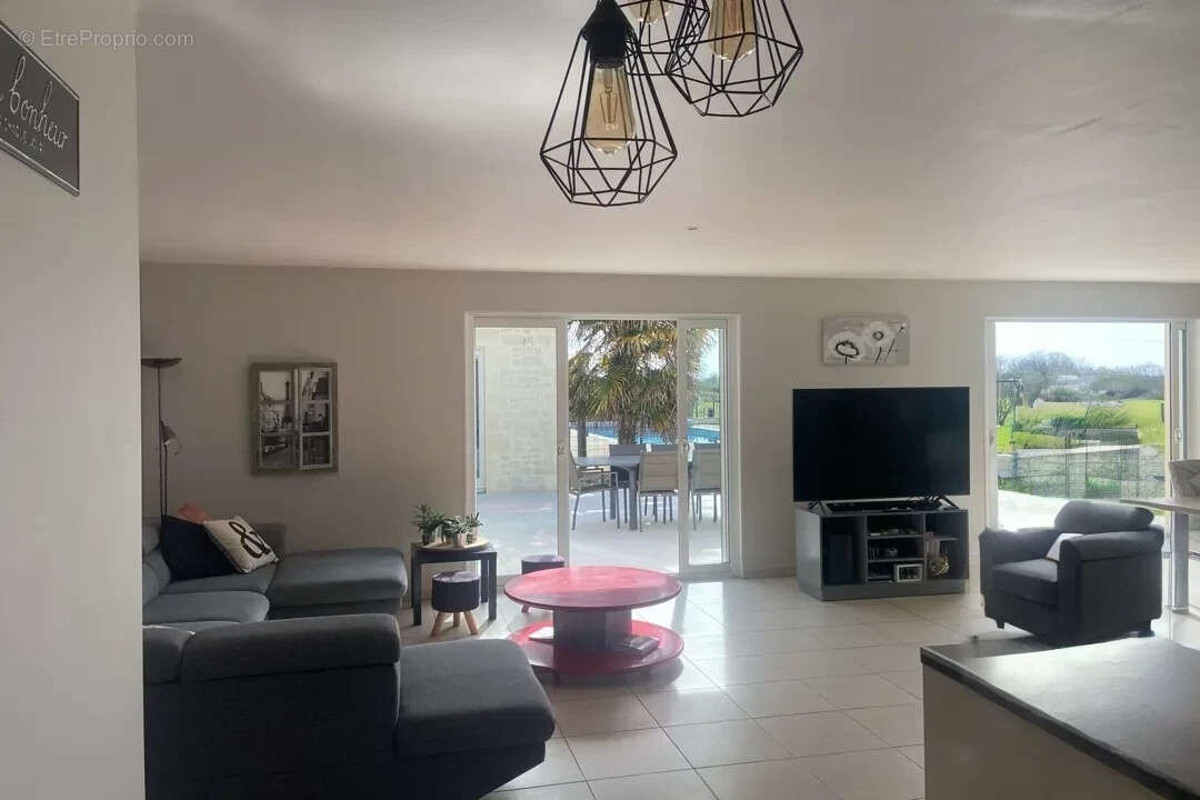 maison contemporaine alliant élégance et espace de vie - photo 4