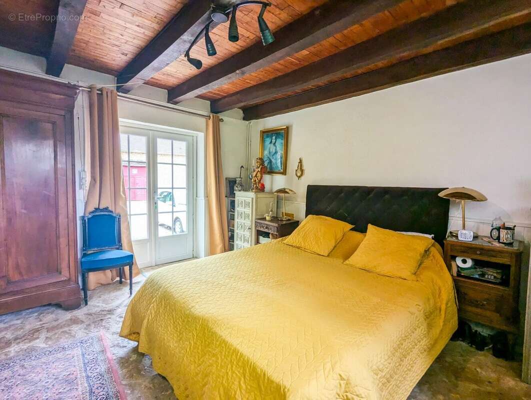 Jolie maison en pierre avec 4 chambres, piscine et jardins - photo 3