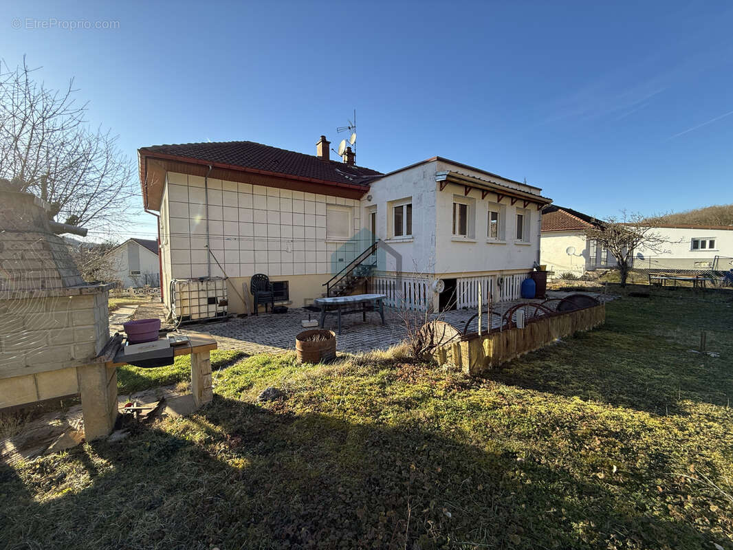 Maison à PONT-DE-ROIDE