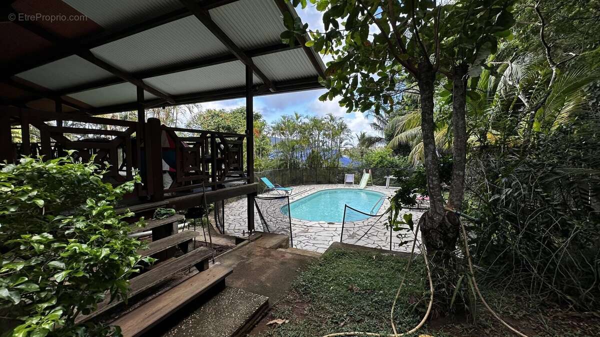 Maison à REMIRE-MONTJOLY