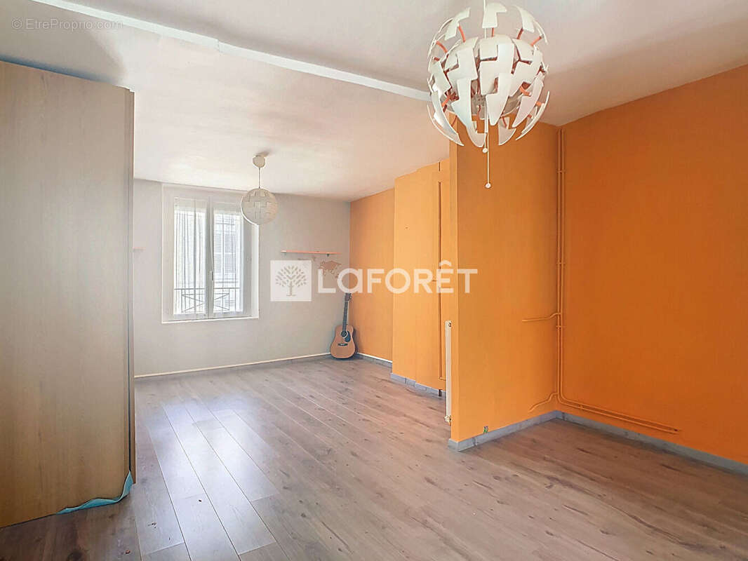 Maison à LINAS