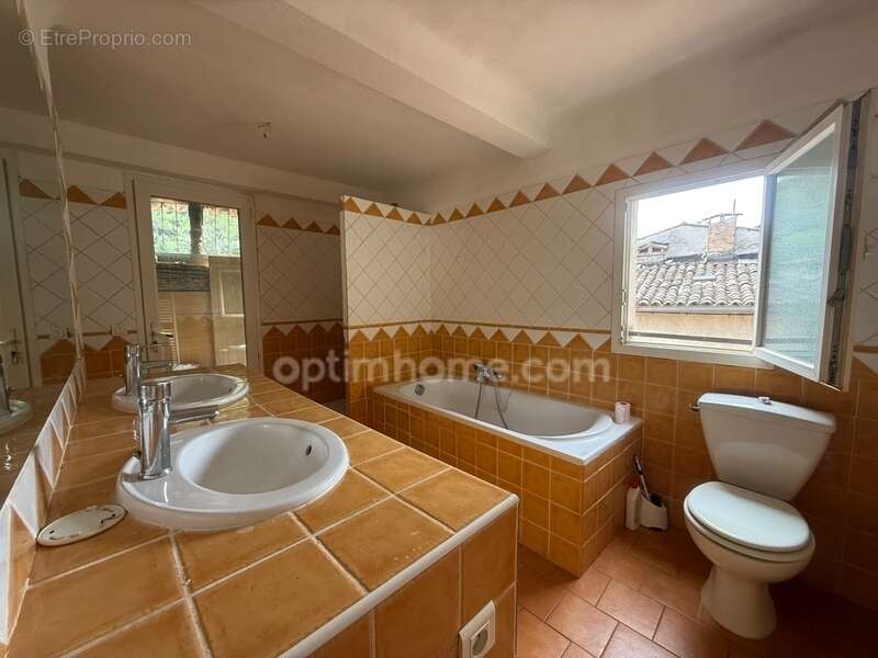 Maison à ENTRECASTEAUX