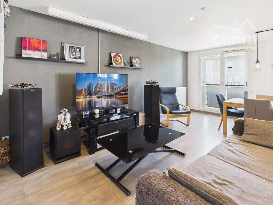 Appartement lumineux 4 pièces à Gières avec garage. - photo 3