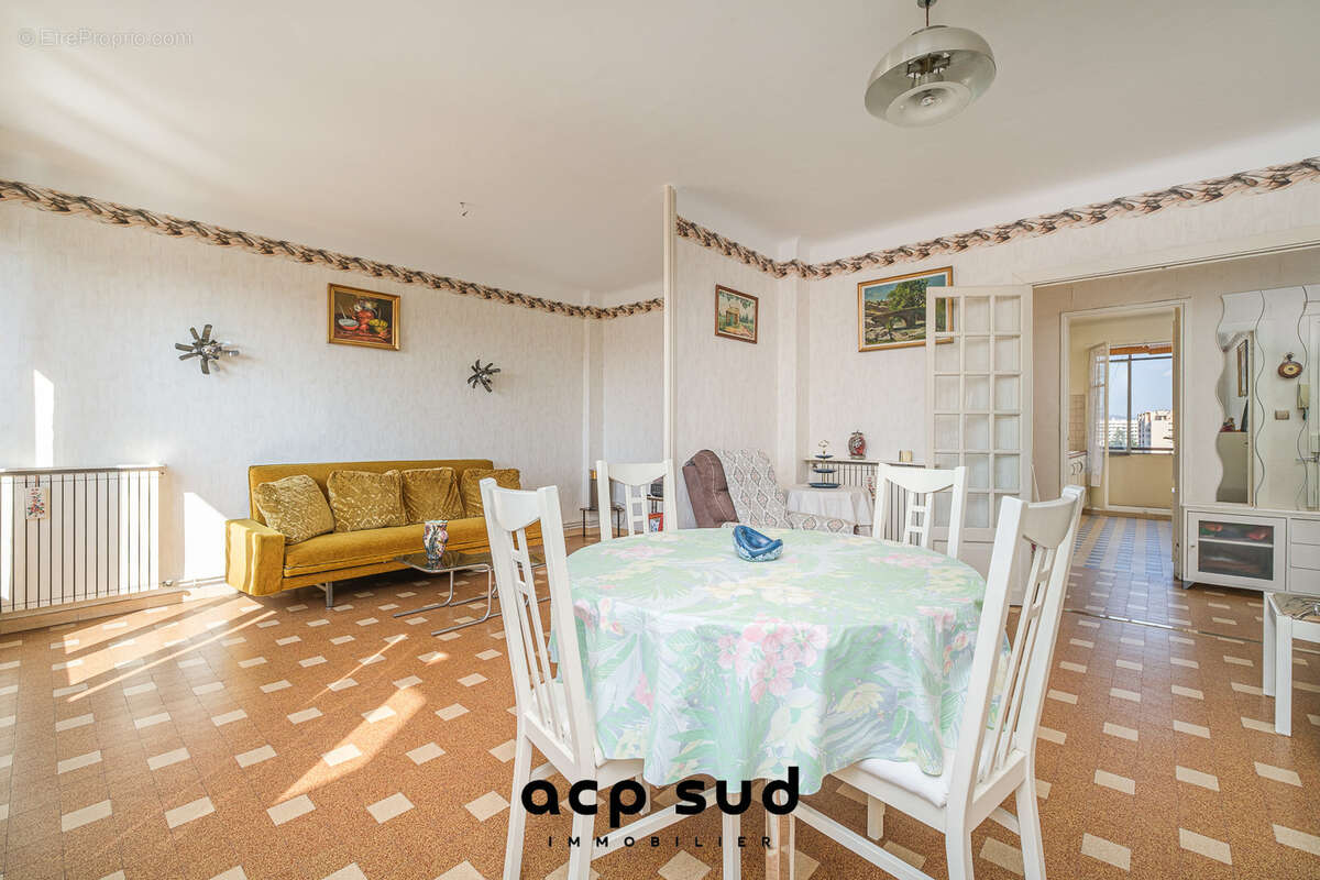Appartement à MARSEILLE-5E