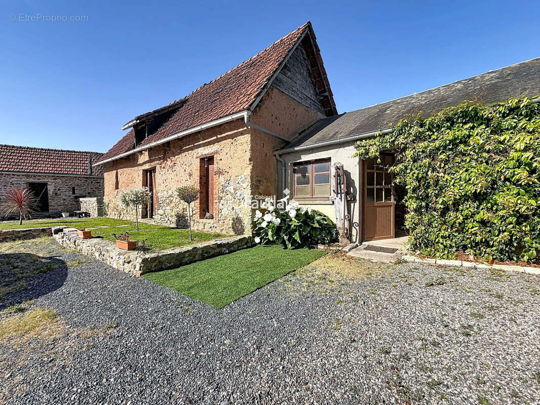 Maison 183 m² à Cavigny  - photo 2