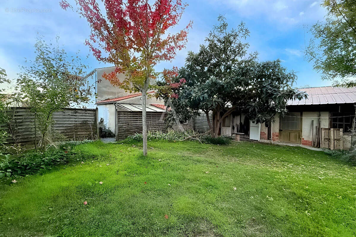 Maison à CHAMPAGNE-LES-MARAIS
