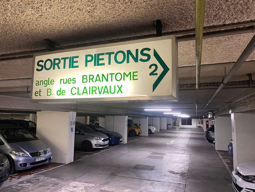 Parking à PARIS-3E