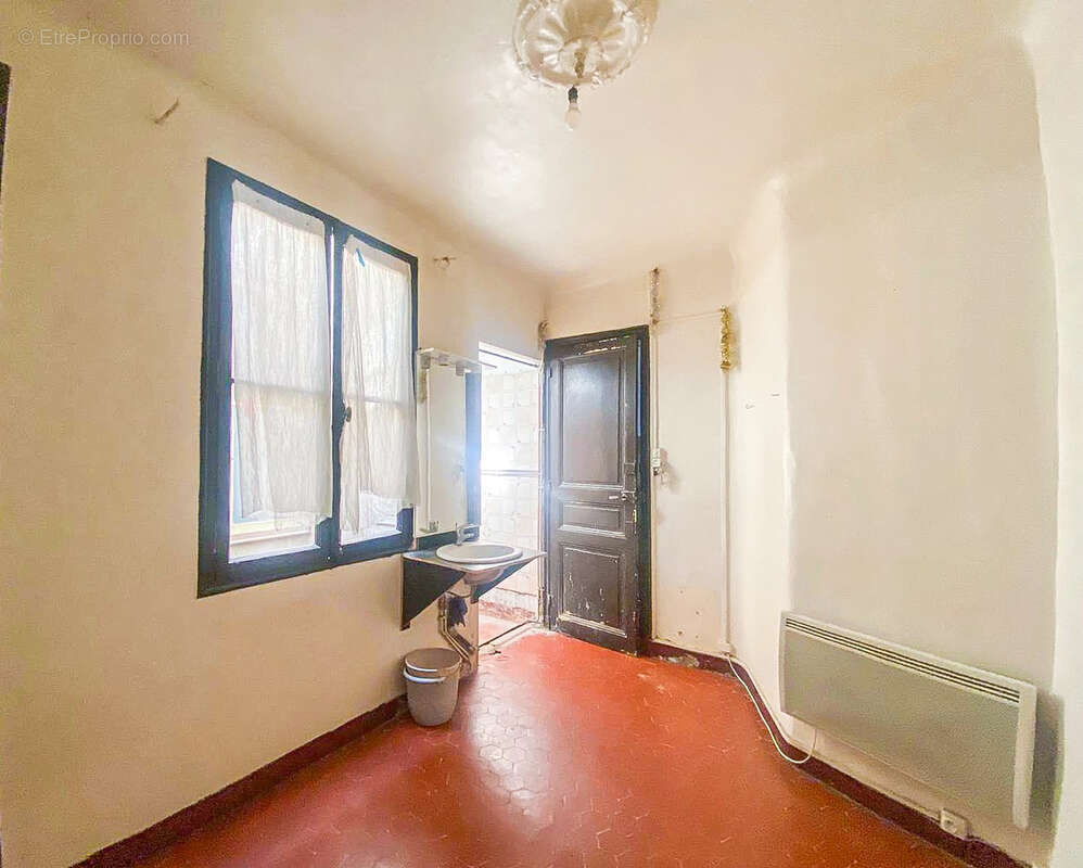 Toulon - Haute Ville : Appartement T2 à rénover - photo 3