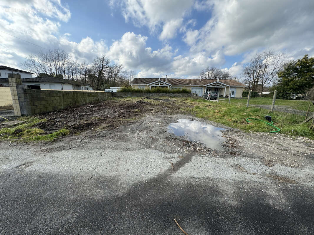 Terrain à PAREMPUYRE