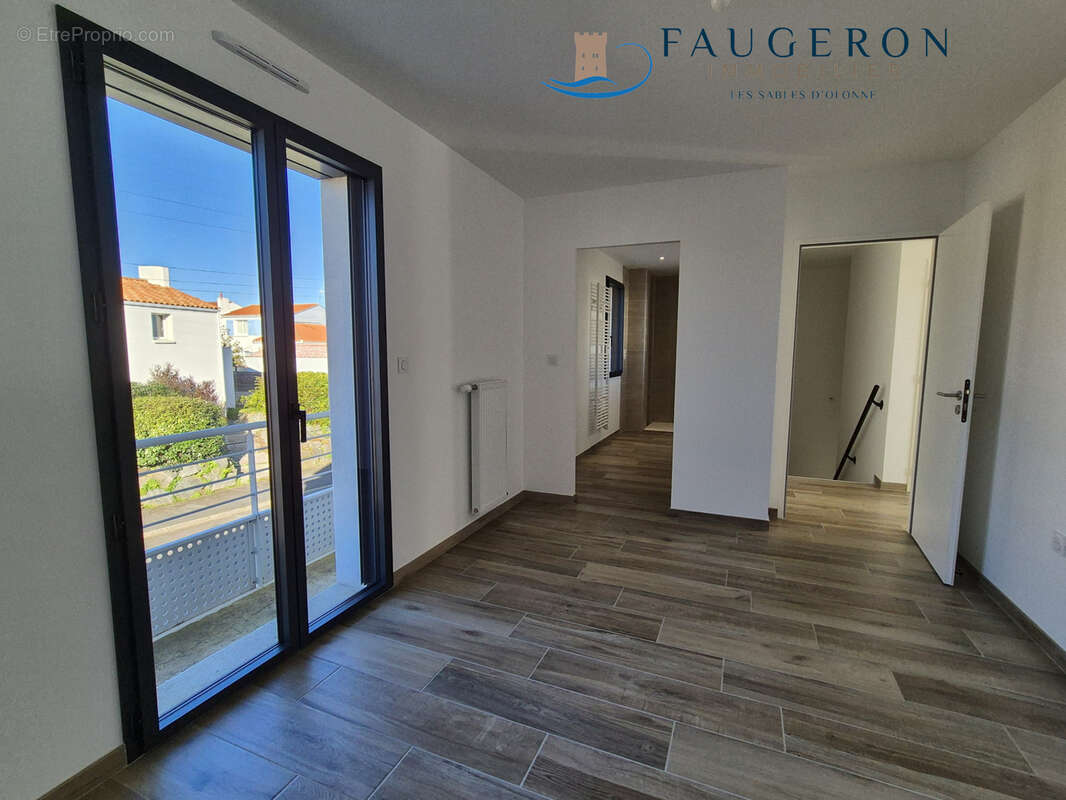 LA CHAUME - Maison familiale récente 128 m2 hab. + Garage & Parking + Terrasses & Jardin - photo 5