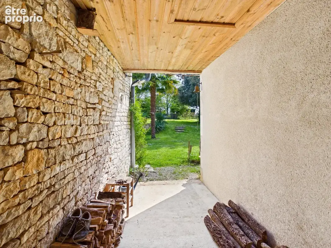 Maison rénovée avec beaucoup de lumière naturelle, à proximité de Mansle - photo 16