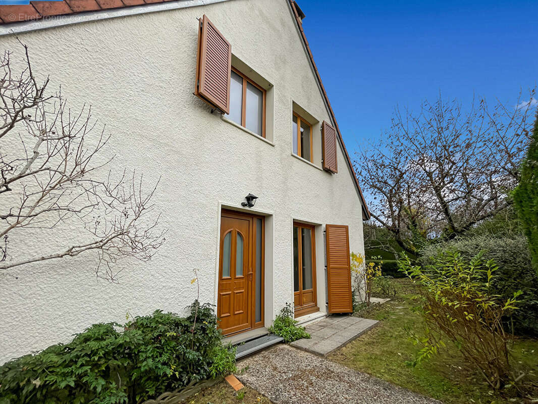 Maison à VAUX-LE-PENIL