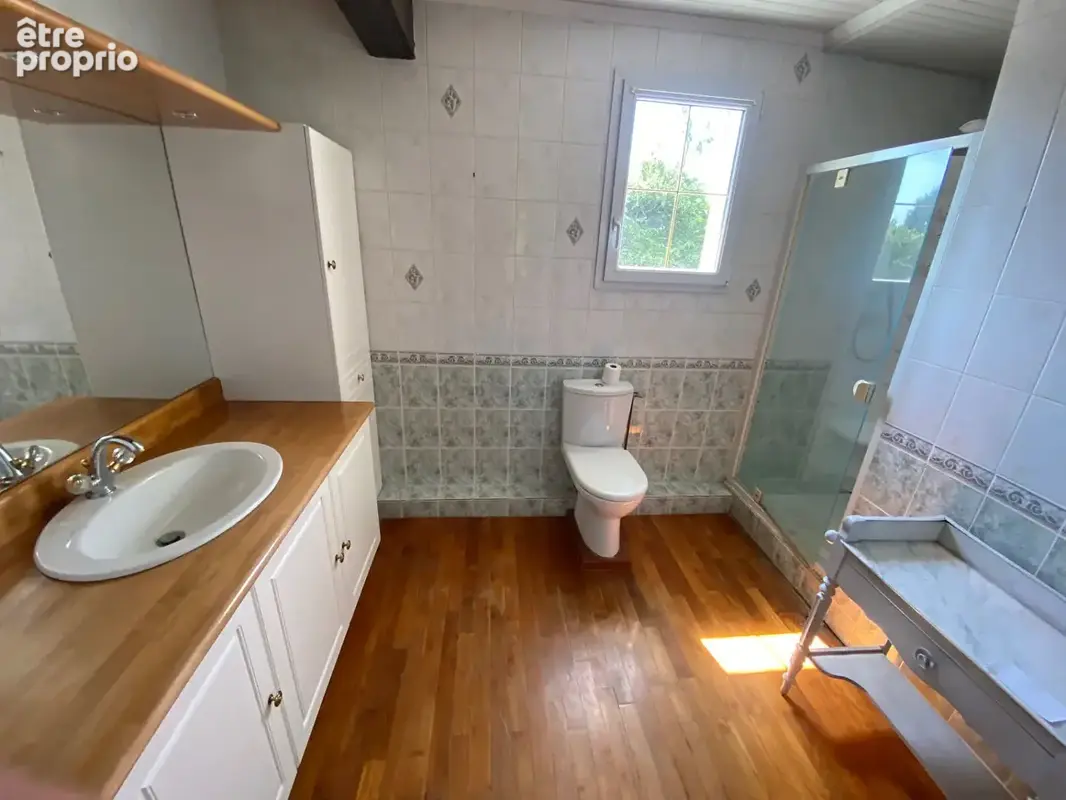 Maison de 8 pieces avec une dependance de  204 m² - photo 6