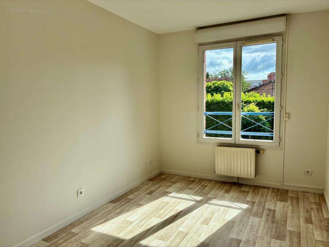 Centre ville t4 78m²  avec grand balcon et parking en carport - photo 4