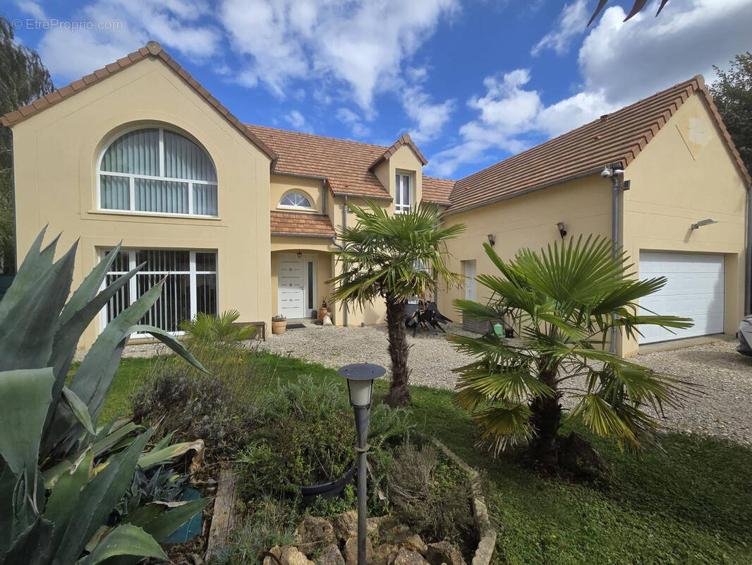 Maison à LE PERRAY-EN-YVELINES