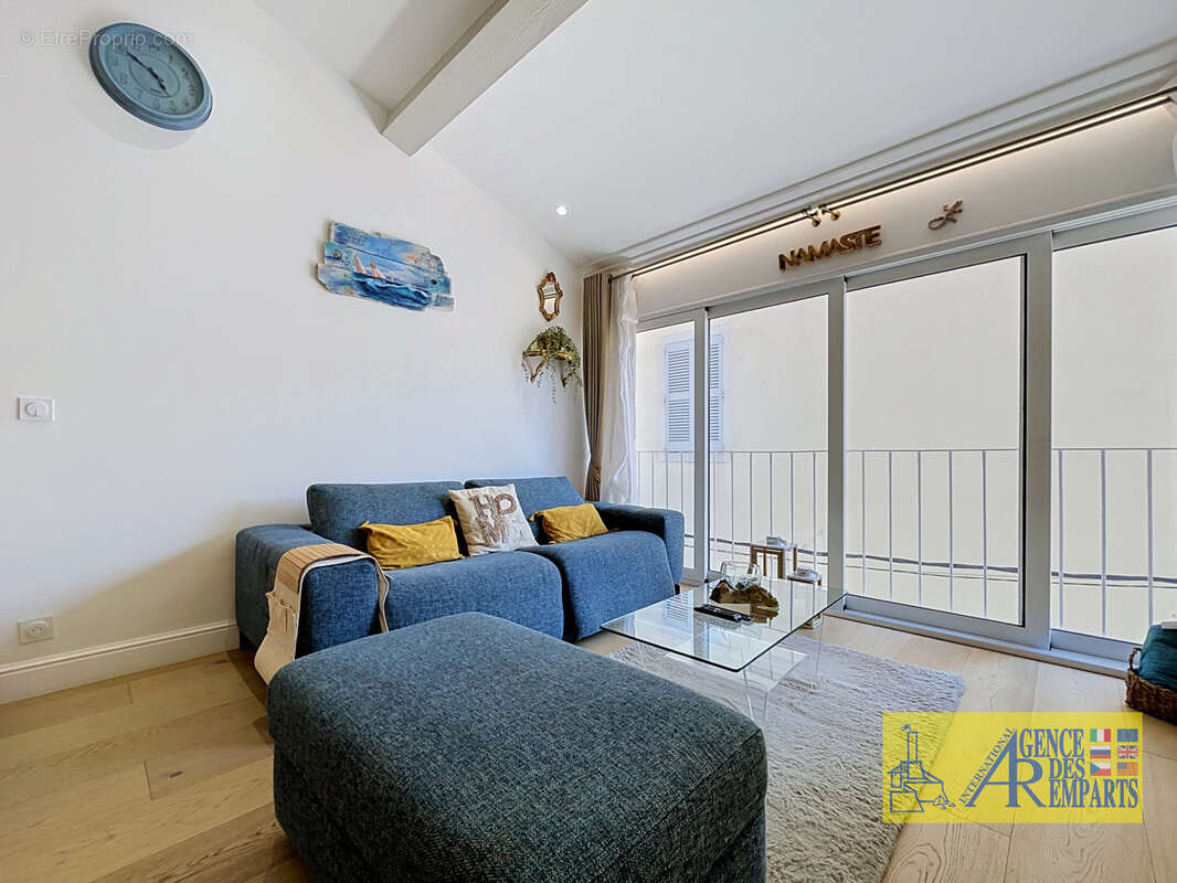 Élégant duplex en mezzanine dans le Vieil Antibes - photo 7