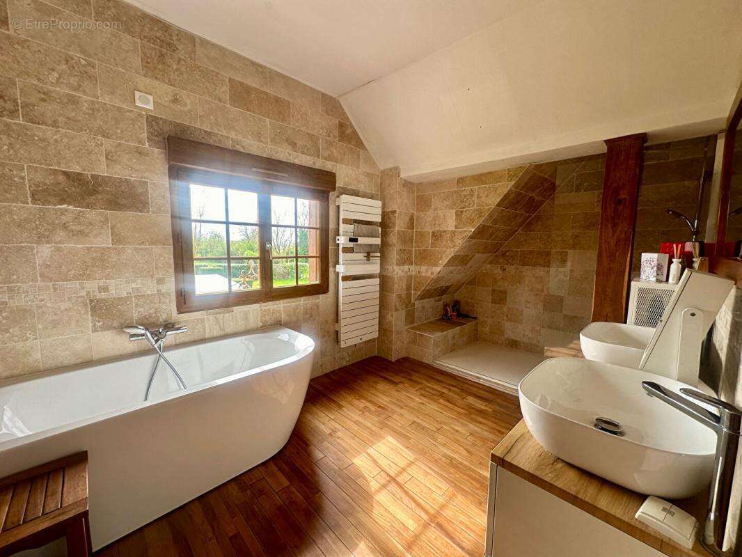 Maison à PONT-L&#039;EVEQUE