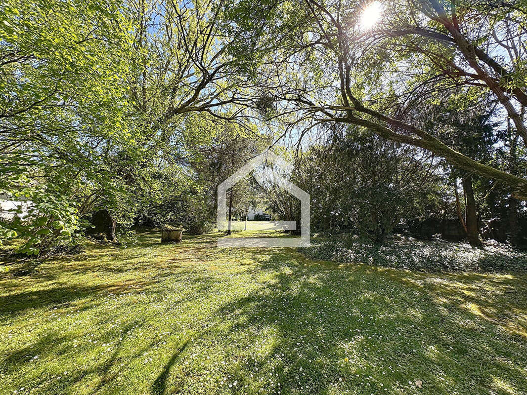 Maison à SAINT-MEDARD-DE-GUIZIERES