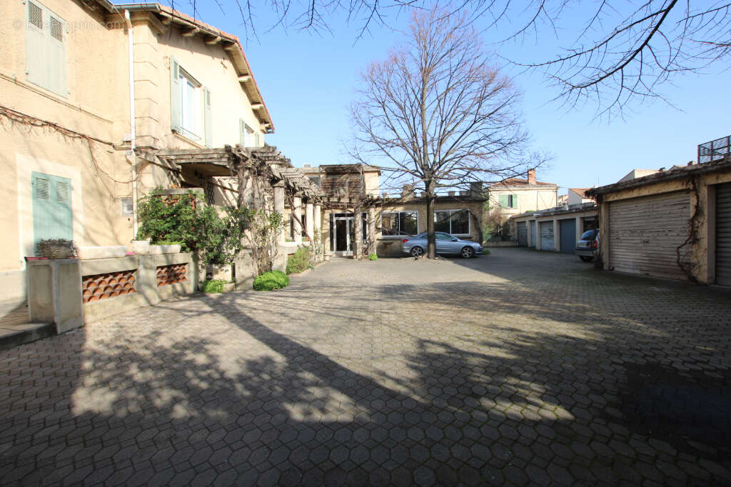 Rare enssemble immobilier proche rempart - photo 2