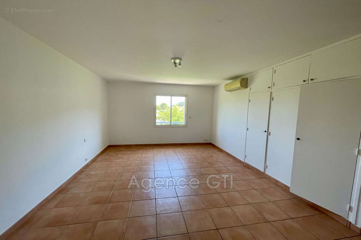 Maison à SOLLIES-PONT