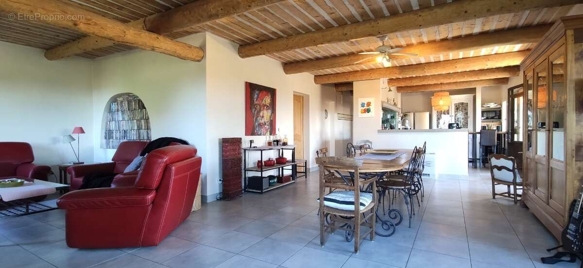 Maison 306 m² à Lagnes  - photo 7