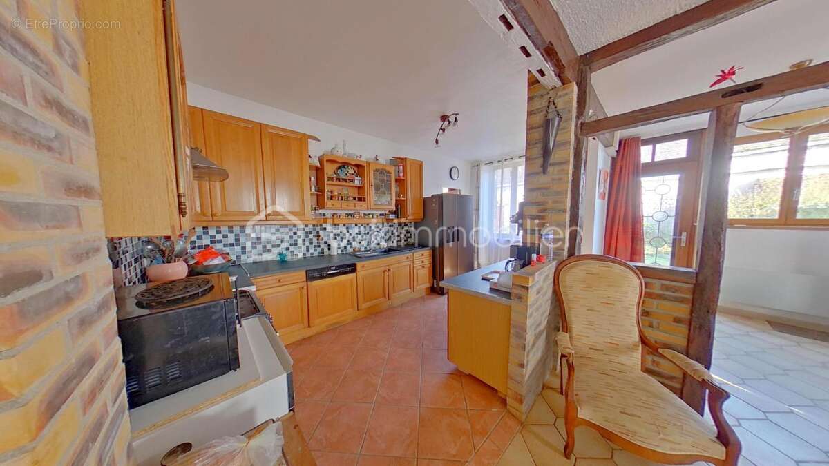 Corps de ferme de 179 m² avec une grande de grange  150 m² sur 1624 m² de terrain - photo 18