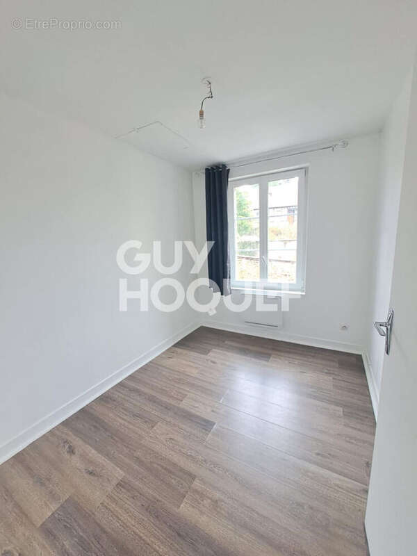 Appartement à RUGLES