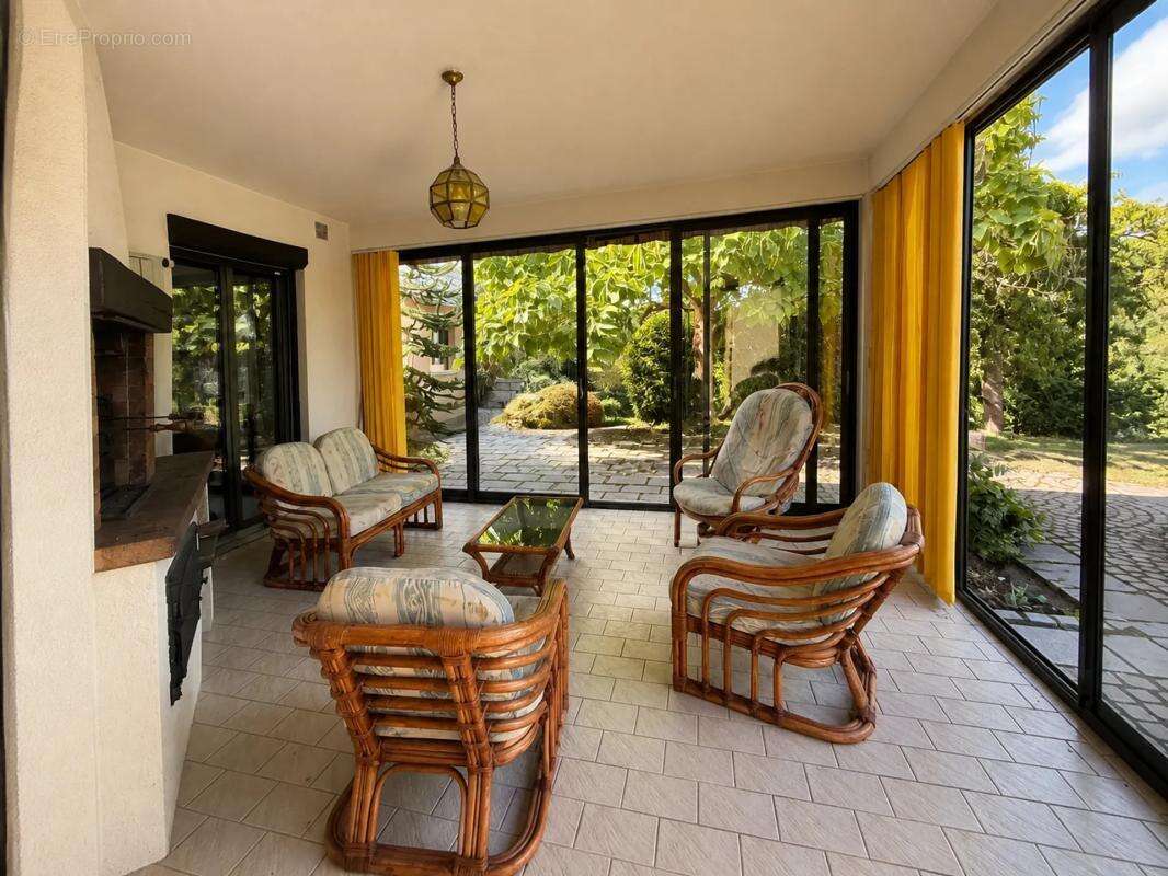 Maison de 11 pièces de 300 m² à Steinbach - photo 18