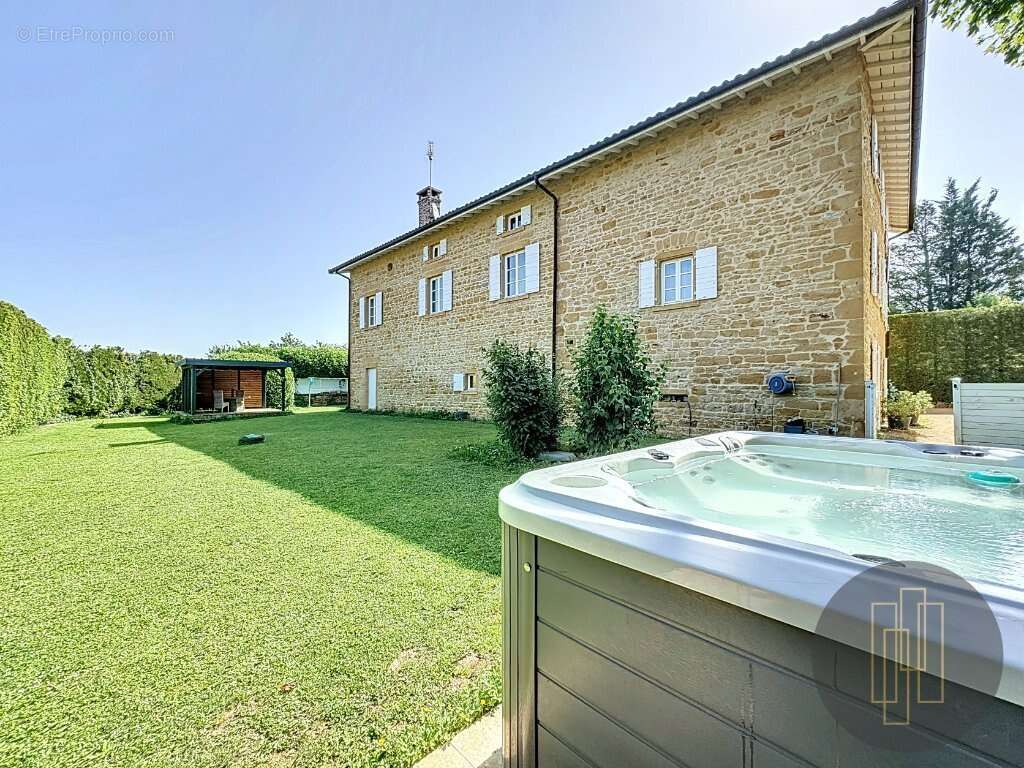 Maison à SAINT-GERMAIN-SUR-L&#039;ARBRESLE