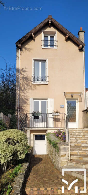 Maison à LE MESNIL-LE-ROI