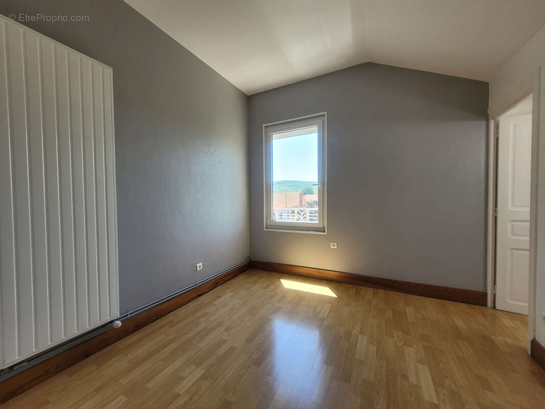 Maison à LES MARTRES-DE-VEYRE