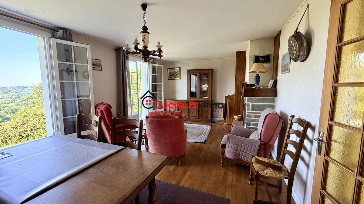 Maison avec vue panoramique - 103 m2 - Terrain de 3 200 m2 - Junhac - photo 4