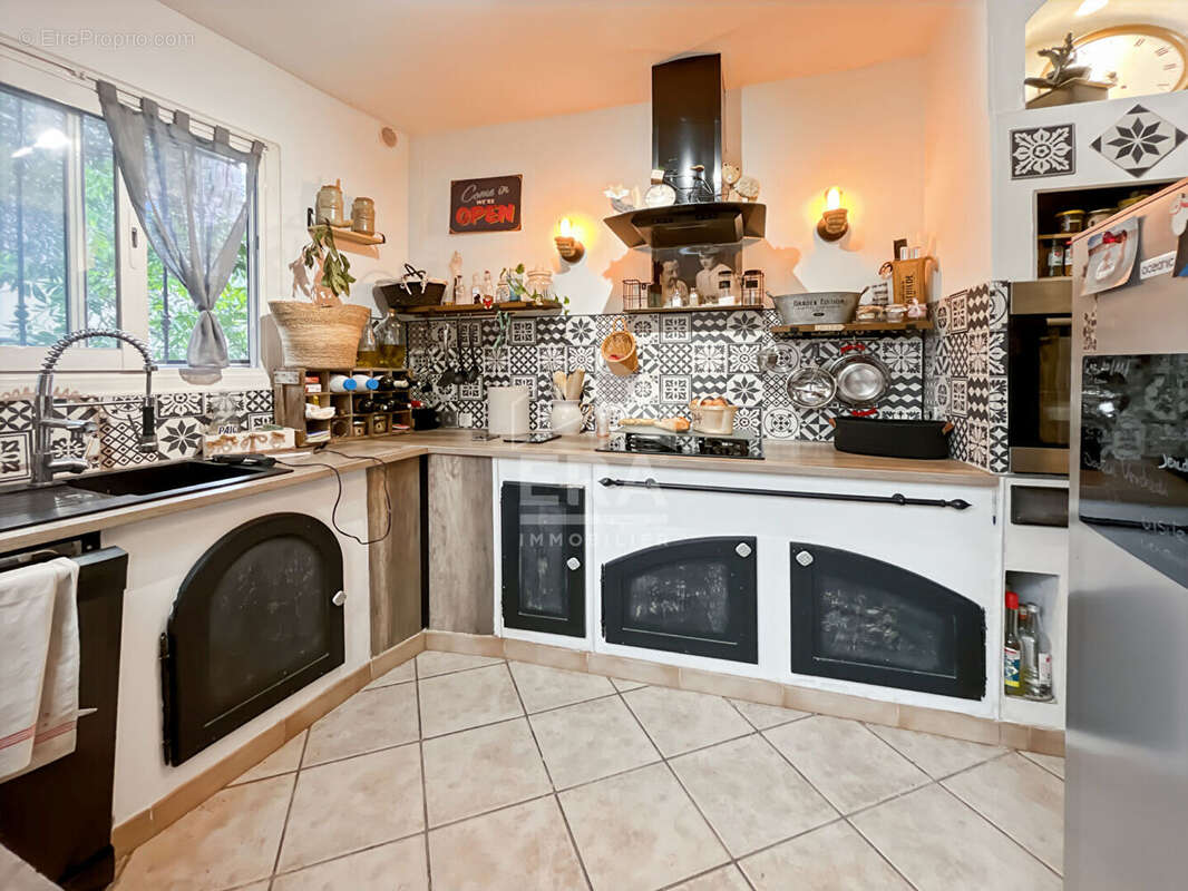 Appartement à MARSEILLE-4E