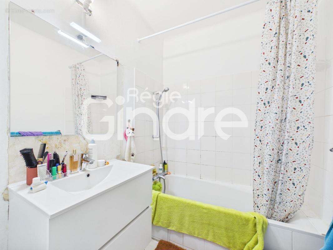 Vente - Appartement - 2 pièces + cuisine - 69 m² - 245 000 € - - photo 4