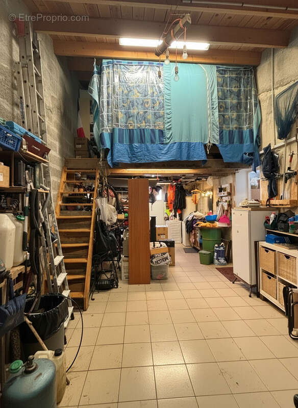 Maison à SAINT-LAURENT-DE-LA-PREE