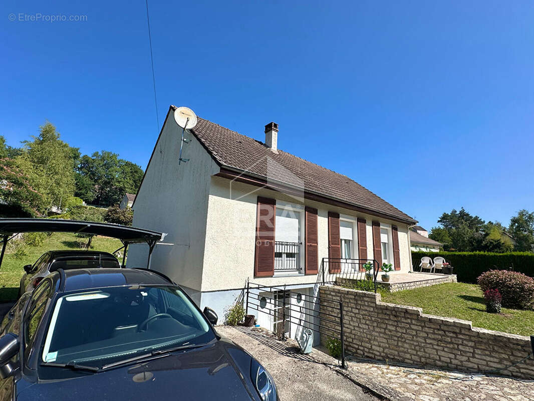 Maison à POLIGNY