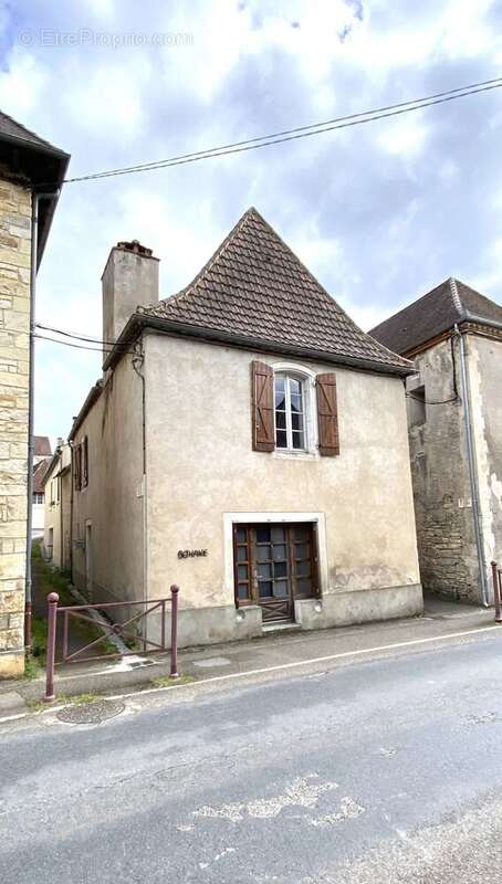 Maison à SALVIAC