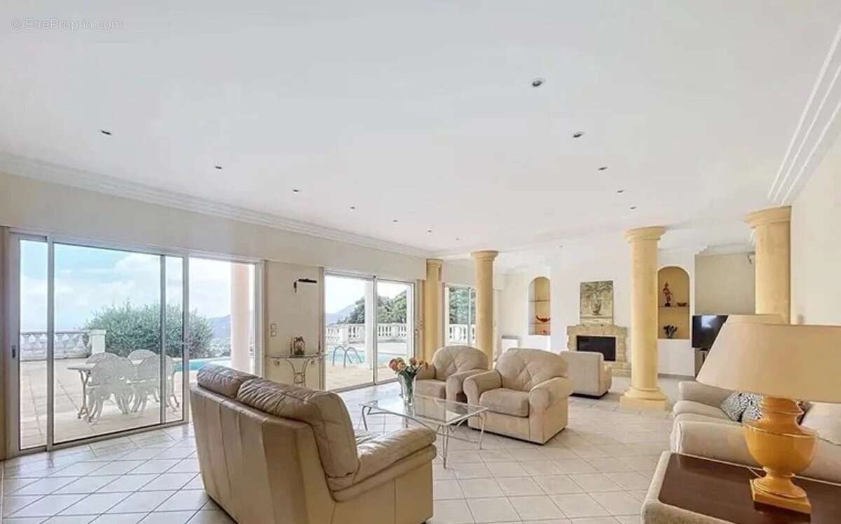 Maison à MANDELIEU-LA-NAPOULE