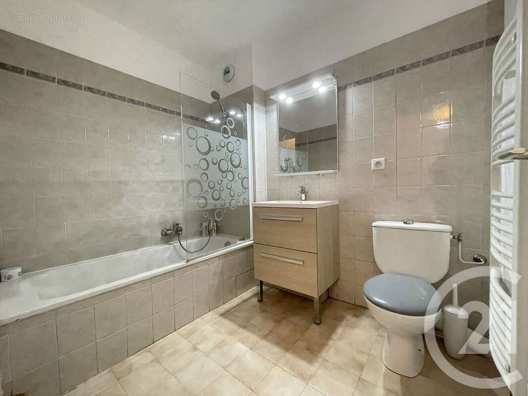 Appartement à SAINT-LAURENT-DU-VAR