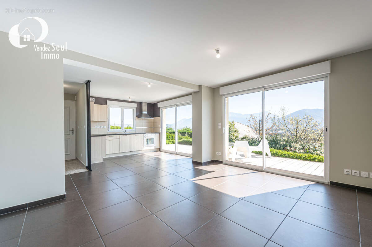 Appartement à POISY