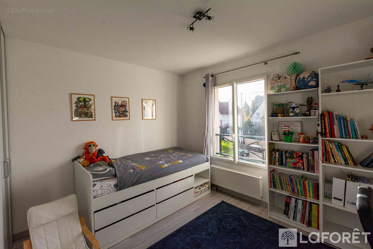 Maison à SAINTE-GENEVIEVE-DES-BOIS