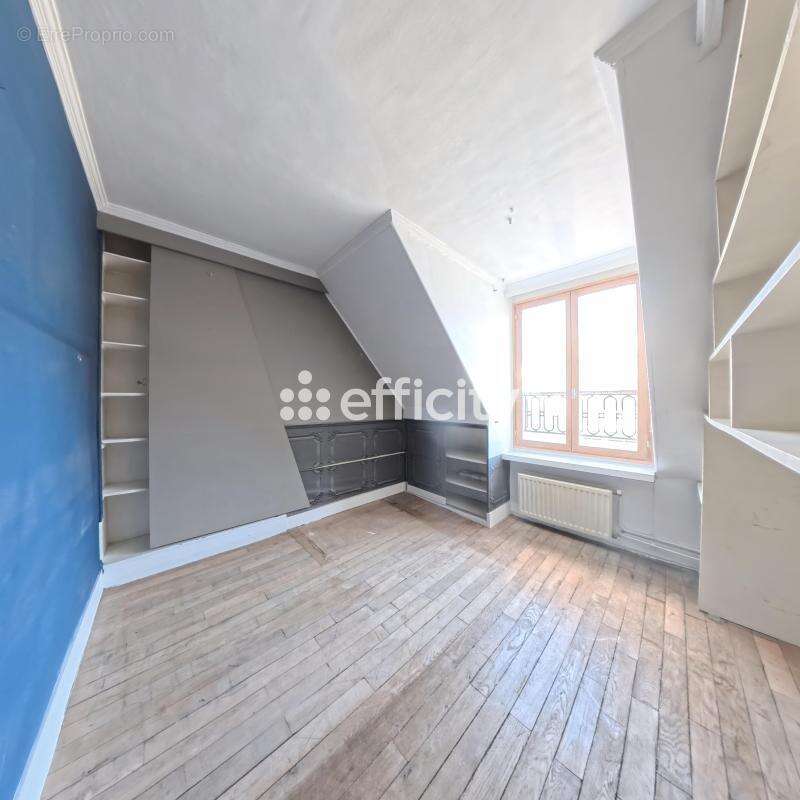 Appartement à PARIS-2E
