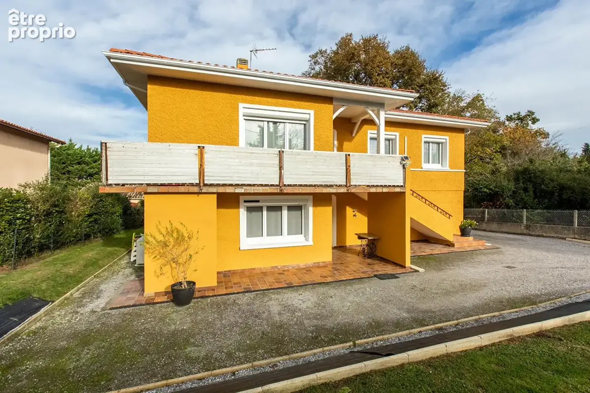 Une maison rénovée avec 6 chambres & 50 m² de garage - photo 1