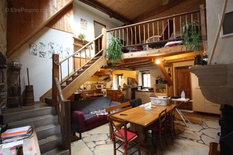 Maison en pierres à vendre 7 pièces de 168 m² à MARIGNIEU (01) plus sous-sol - photo 3