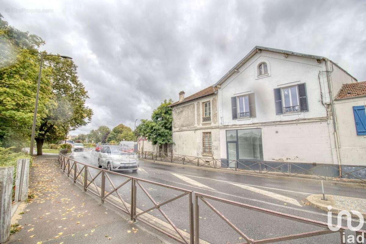 Photo 7 - Commerce à LE PECQ