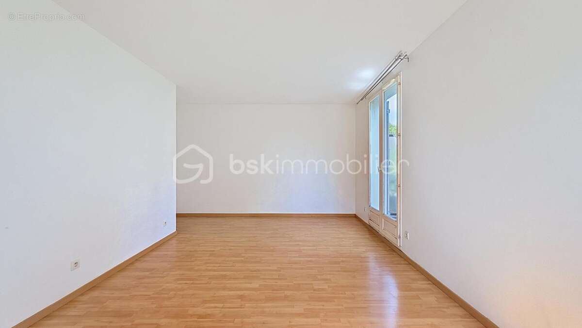 Appartement à SAVIGNY-LE-TEMPLE